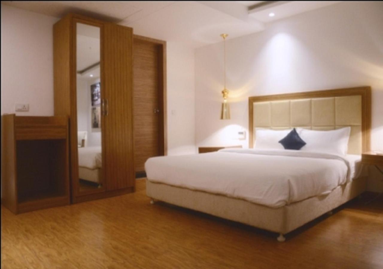 Hotel Amora - Rajnandgaon Raj Nandgaon Zewnętrze zdjęcie