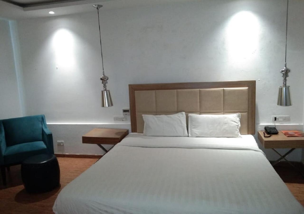 Hotel Amora - Rajnandgaon Raj Nandgaon Zewnętrze zdjęcie