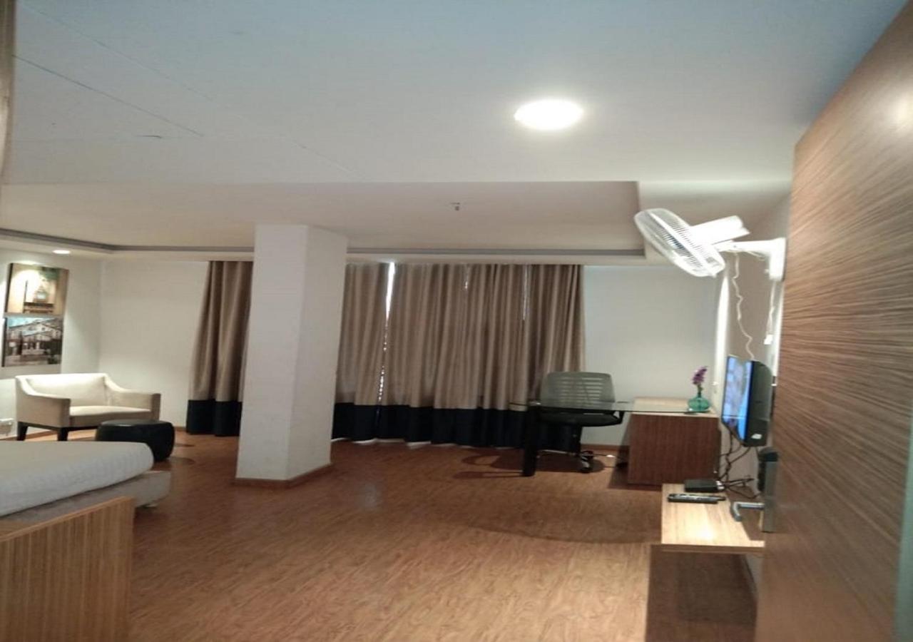 Hotel Amora - Rajnandgaon Raj Nandgaon Zewnętrze zdjęcie
