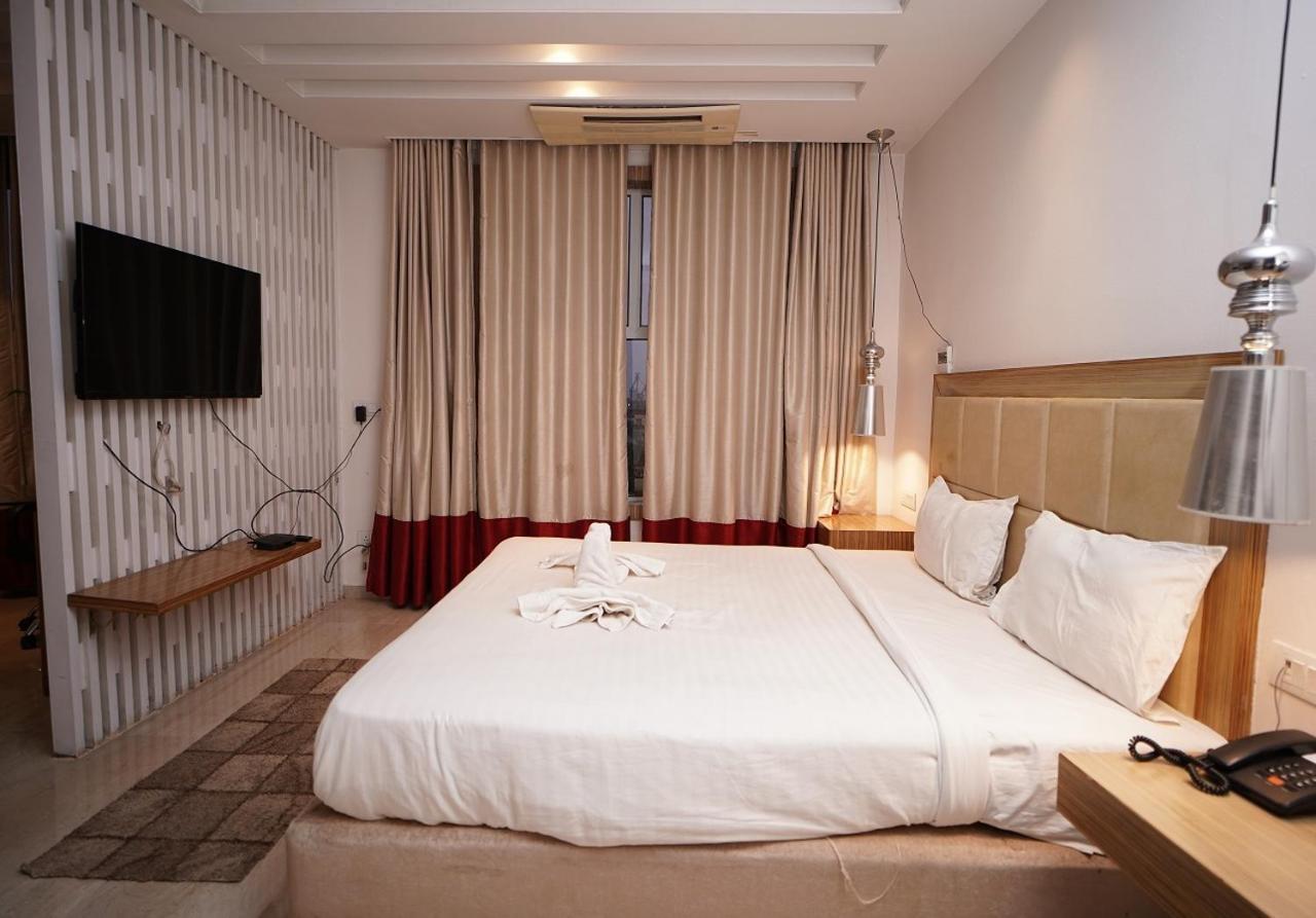 Hotel Amora - Rajnandgaon Raj Nandgaon Zewnętrze zdjęcie