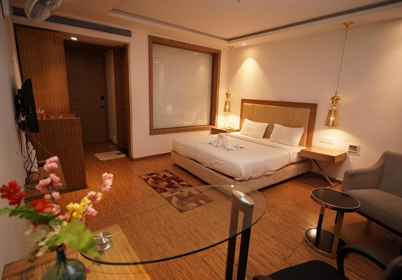 Hotel Amora - Rajnandgaon Raj Nandgaon Zewnętrze zdjęcie